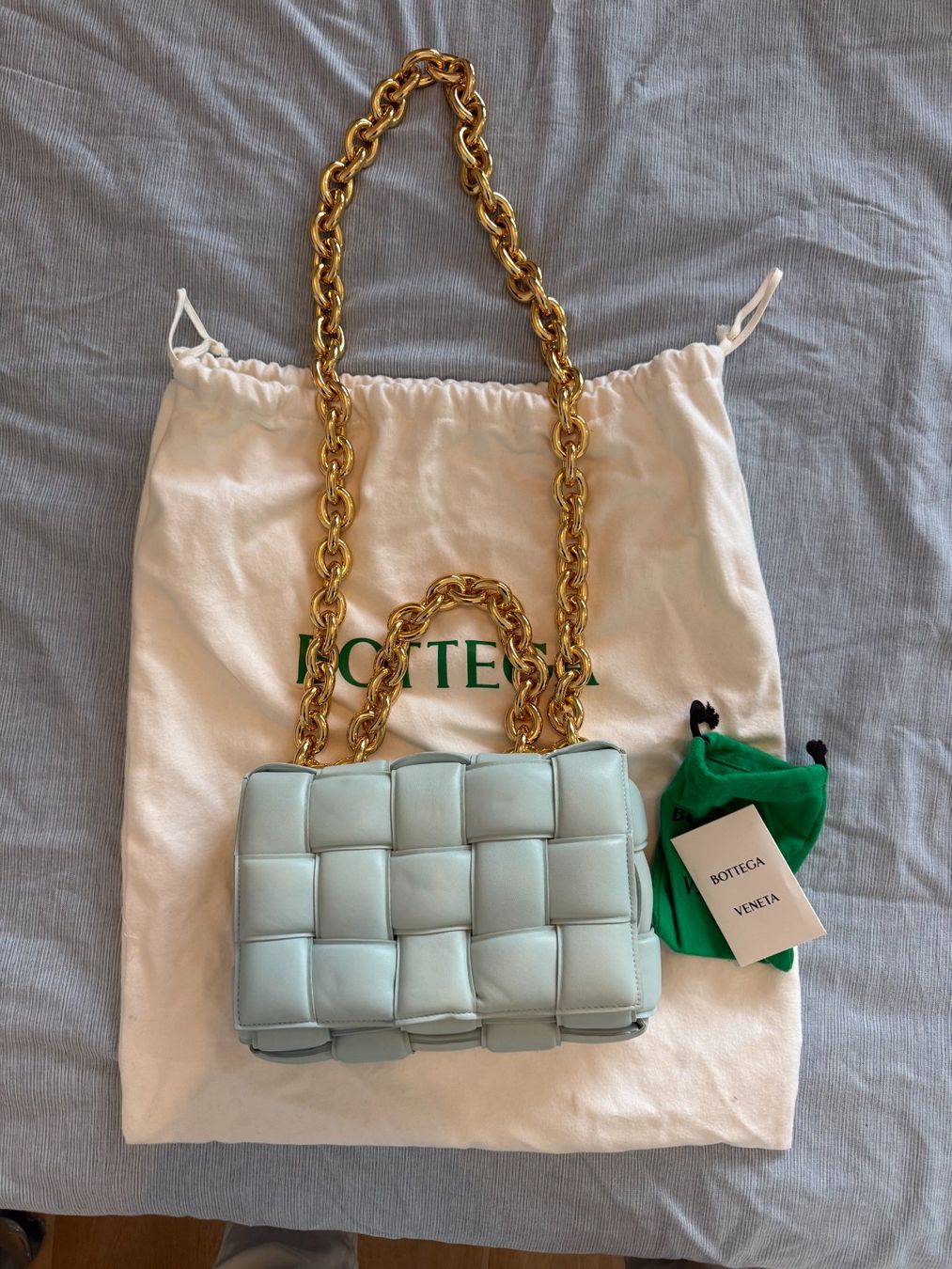 Bottega Veneta Borse da donna: Bottega Veneta Cassette Chain Pouch bleu clair, – Nuovo (secondo la descrizione) da Corsier GE venduto da ana_l9ch