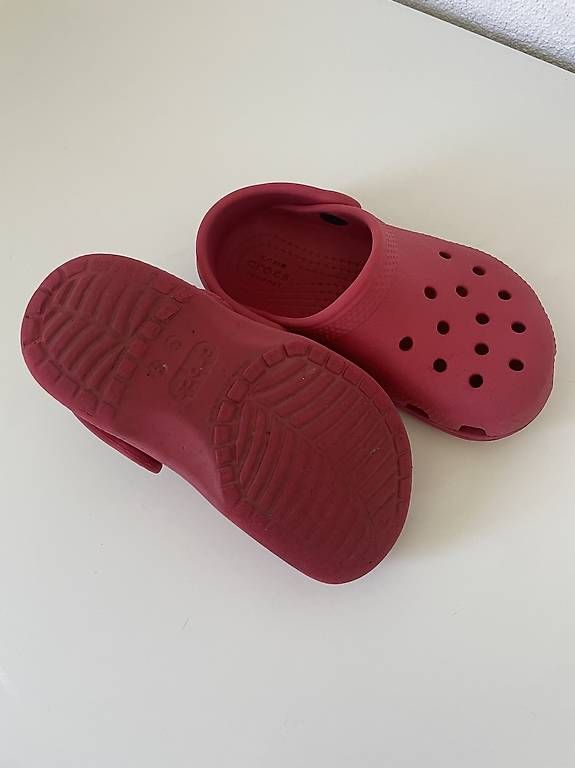 Crocs Schuhe für Jungen: Crocs Grösse 24-25 – Gebraucht aus Glis von SabrinaXA 1