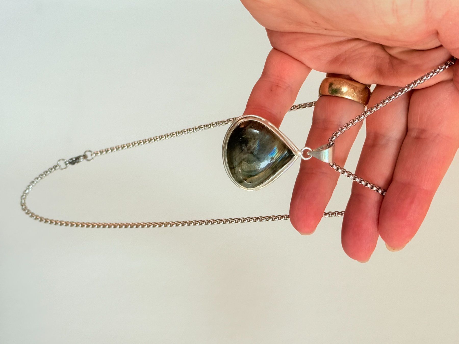 Catenine: Collier Labradorite , Pendentif Goutte d'Eau – Nuovo e nell'imballaggio originale da Genève venduto da AGBERG 5