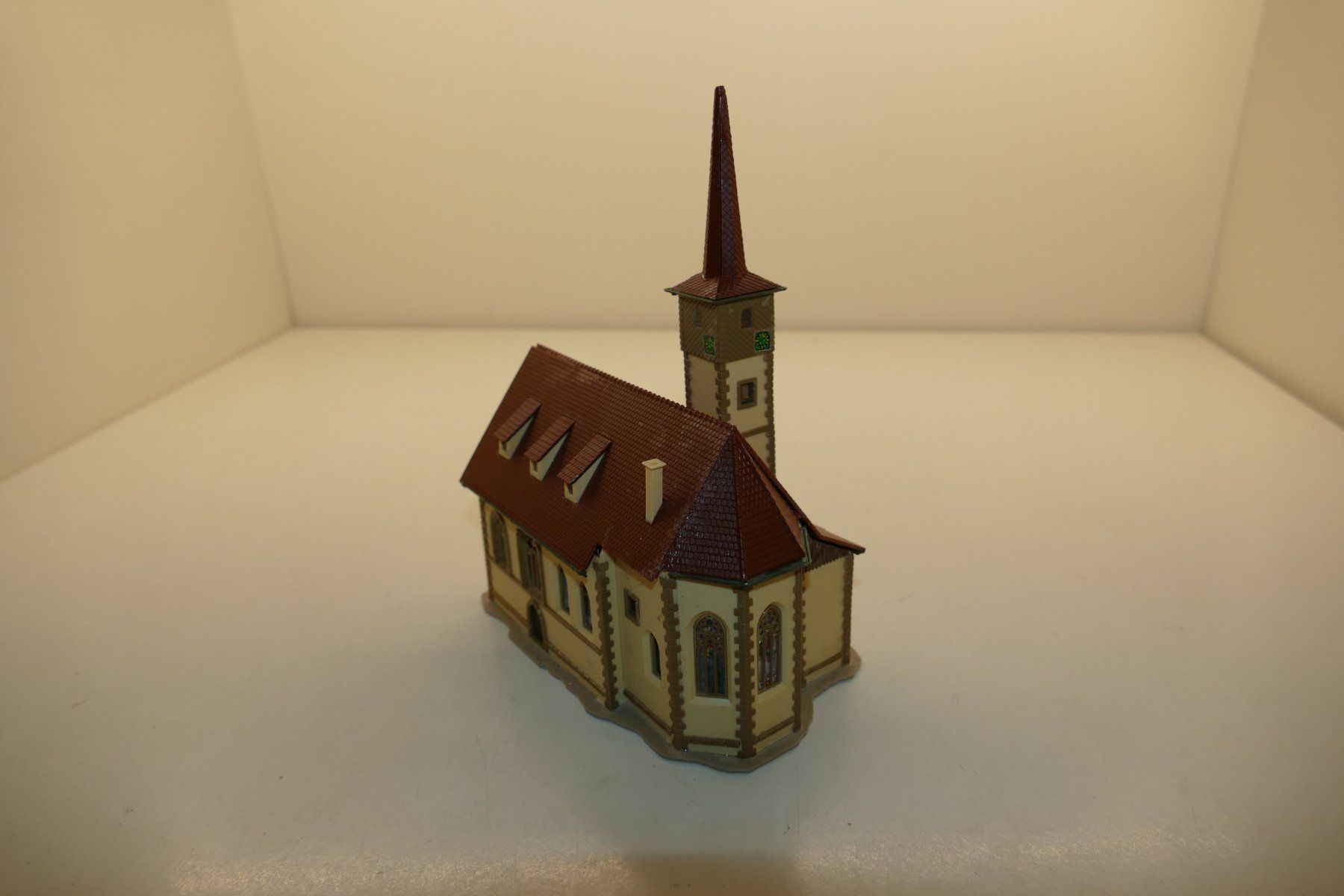 Vollmer Modellini di ferrovie: Vollmer N: Kirche Ditzingen – Usato da Niederhasli venduto da rail-duerst 4