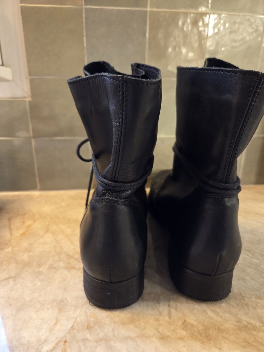 Scarpe da donna: schwarze Stiefeletten Gr 41 – Usato da Wettingen venduto da Arpad04 2