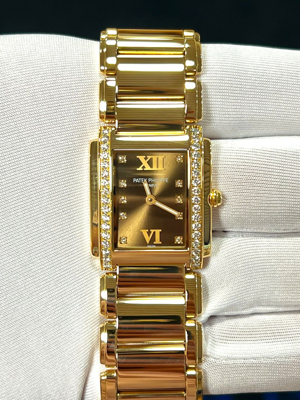 Patek Philippe Uhren: Patek Philippe Twenty-4 / 4910/11R – Neu (gemäss Beschreibung) aus Nyon von Lunas_Watches 1