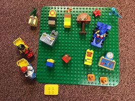 Lego Duplo Set mit Grundplatte und Zubehör gebraucht