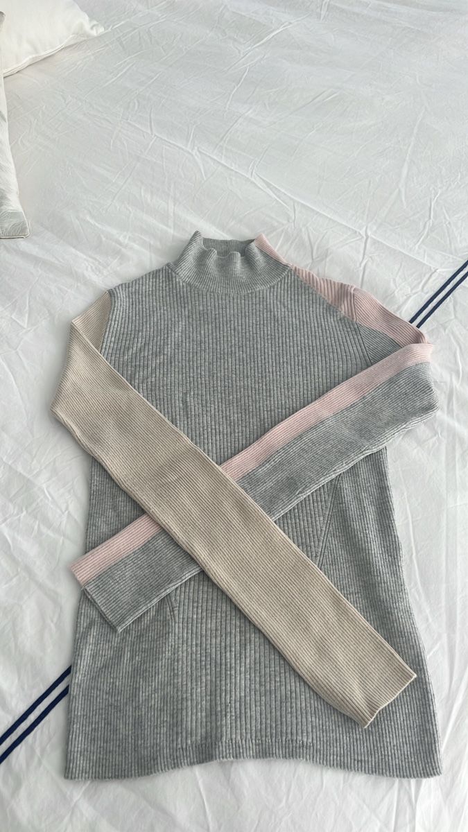 Sportmax Pullover & Sweatshirts: Original Sportmax Rollkragenpullover – Gebraucht aus Rüschlikon von ant_5v7g