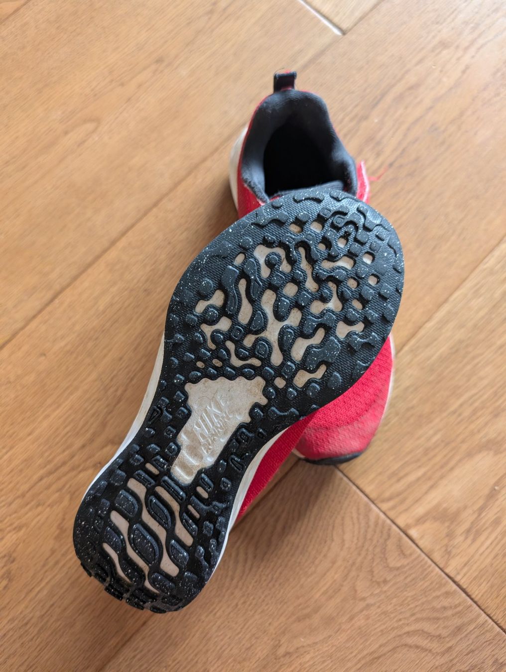 Nike Scarpe per ragazzi: Nike Turnschuhe Grösse 32 – Usato da Ennetmoos venduto da Mountainfee 1