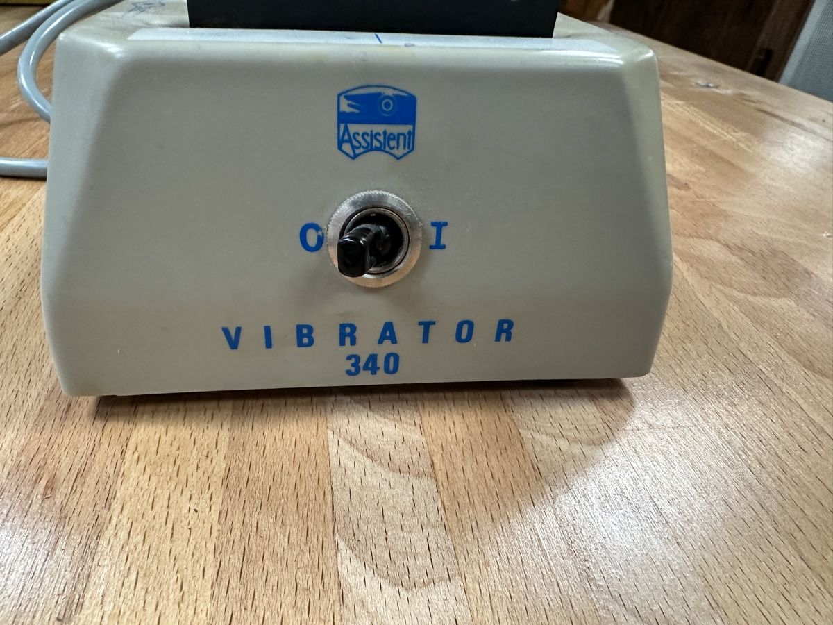 Appareils médicaux: Assistent Vibrator 340 – D'occasion à Basel par MaschinenSchweiz 1