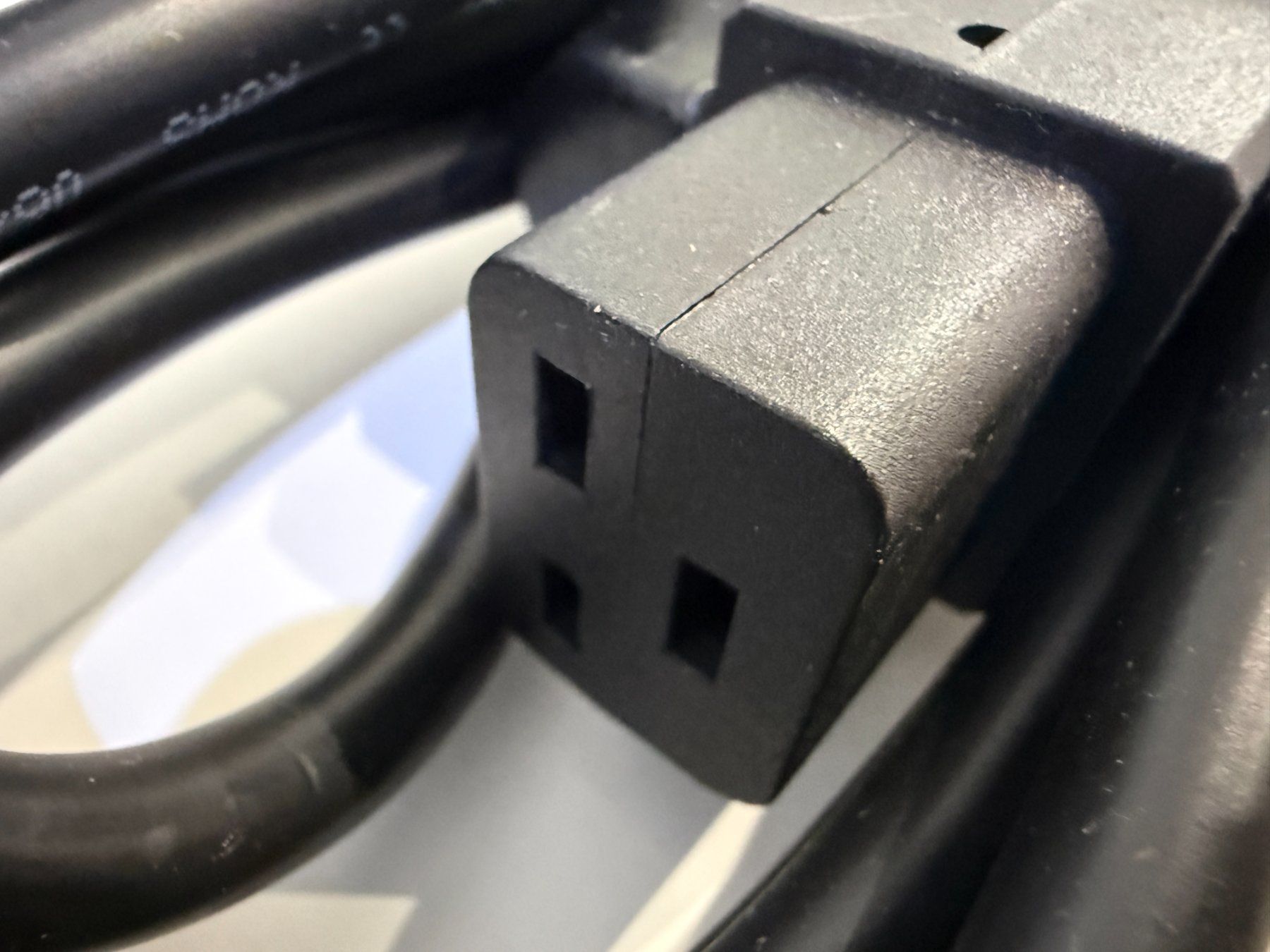 Kabel: Netzkabel Stecker T23-Buchse C19, schwarz, 1,0m – Neu und originalverpackt aus Unterengstringen von Tnovus 3