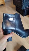 Stiefeletten schwarz mit Absatz NEU Gr. 39 leicht gefüttert