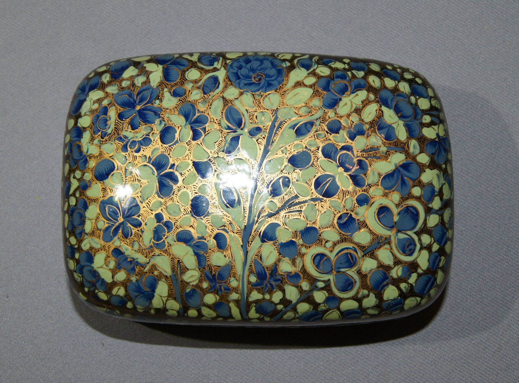 Portagioie: Wunderbare Deckeldose/Schatulle mit Blumenmuster & Vergold. – Usato da Geroldswil venduto da ARTEFACTO 1