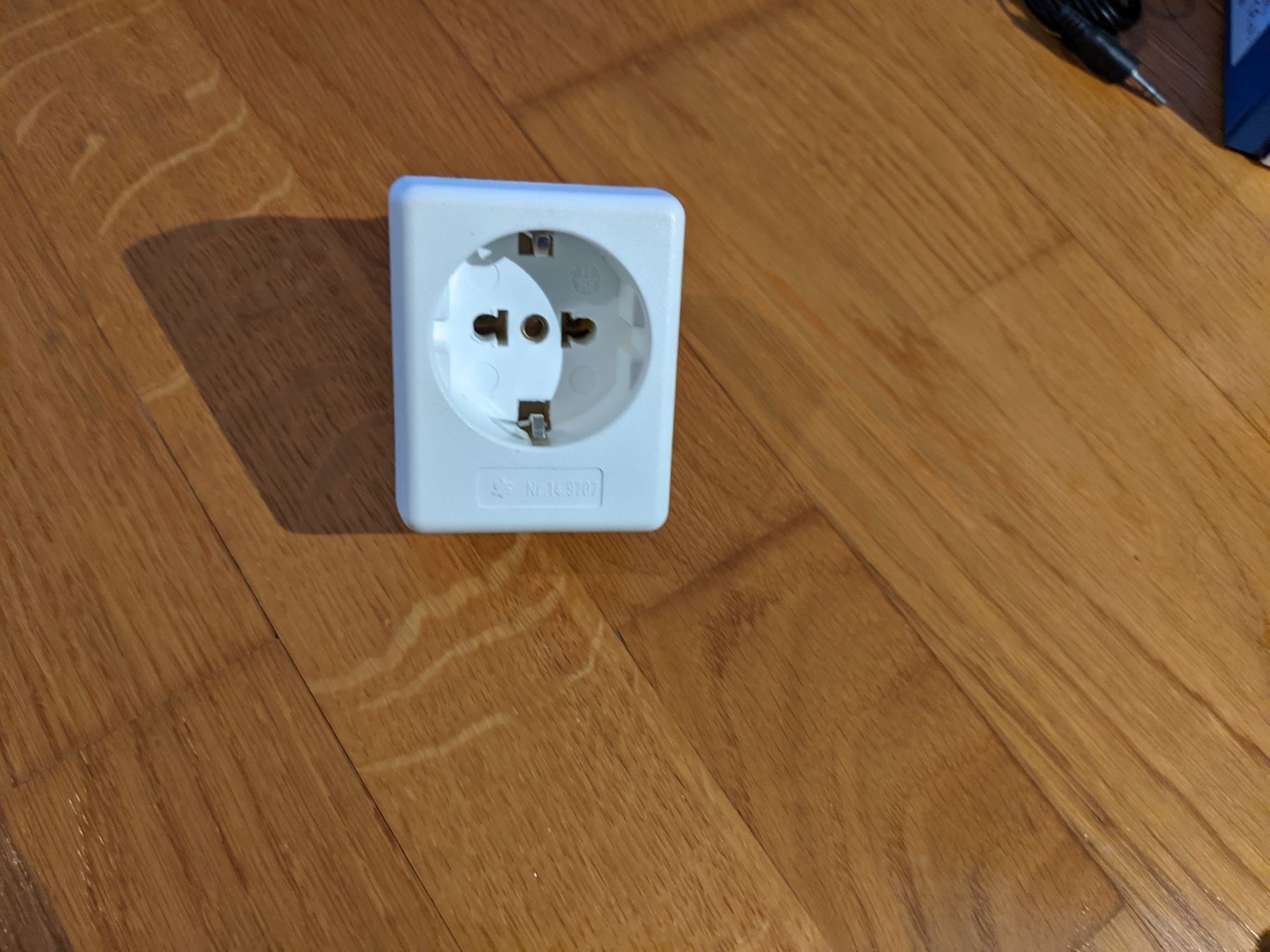 Stecker: Stecker (adapter) – Gebraucht aus Herrliberg von Aprelic