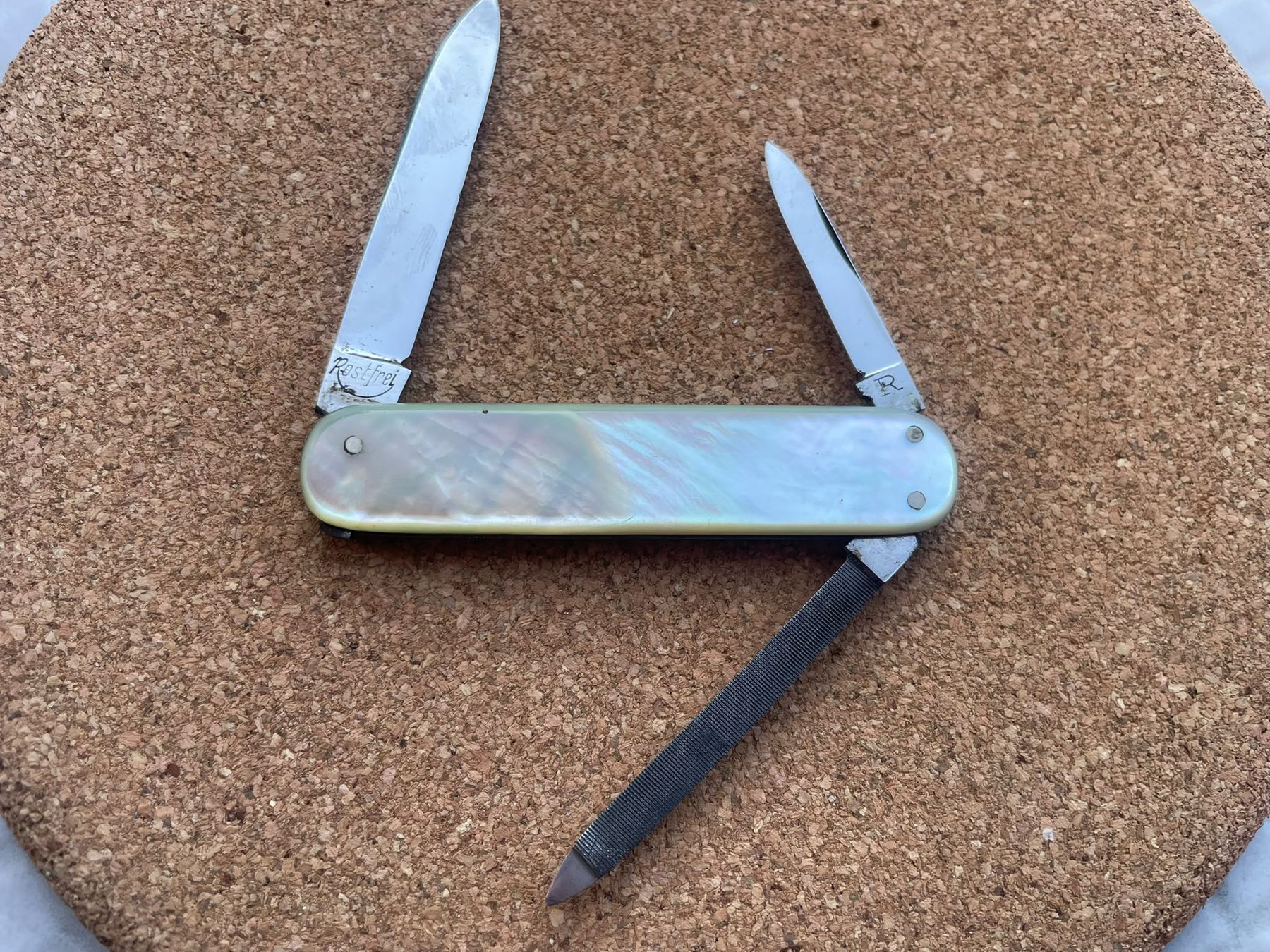 Couteaux de poche: Taschenmesser mit Perlmut Griffen – D'occasion à Oppligen par can_rf8g 1