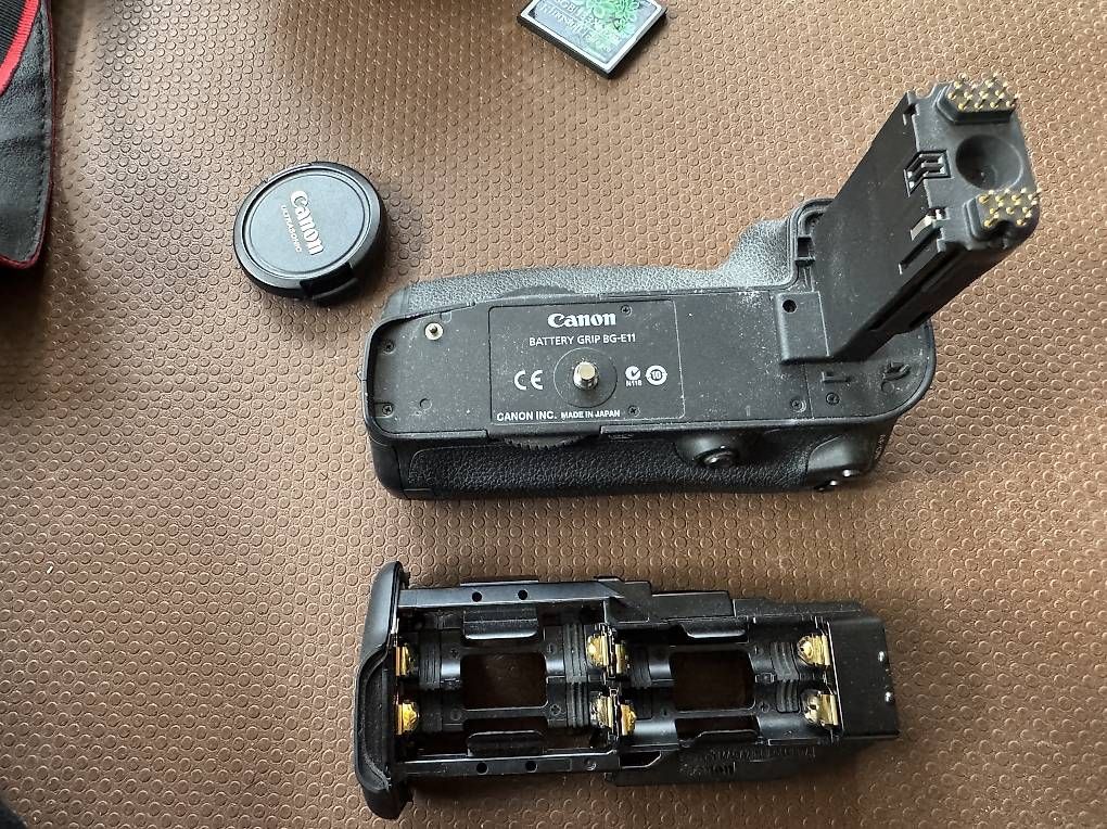 Canon Fotocamera: Canon EOS 5D Mark III Set + 50mm 1.8 + Battery Grip – Usato da Basel venduto da Toro_Strom 1
