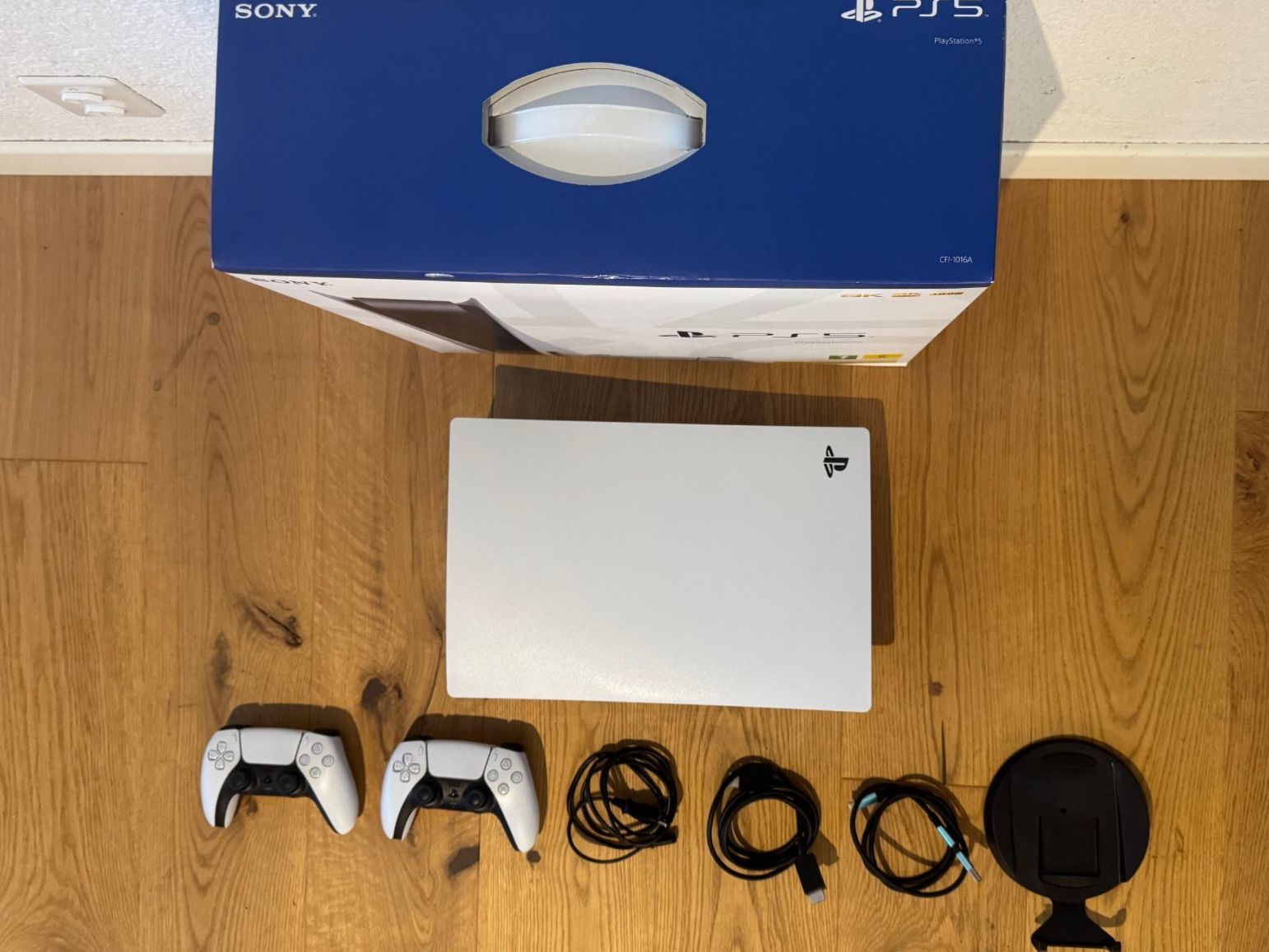 Sony Console: Sony PS5 Disc Edition 825GB + 2 Controller + OVP + Standfuss – Usato da Worblaufen venduto da winsmile 1