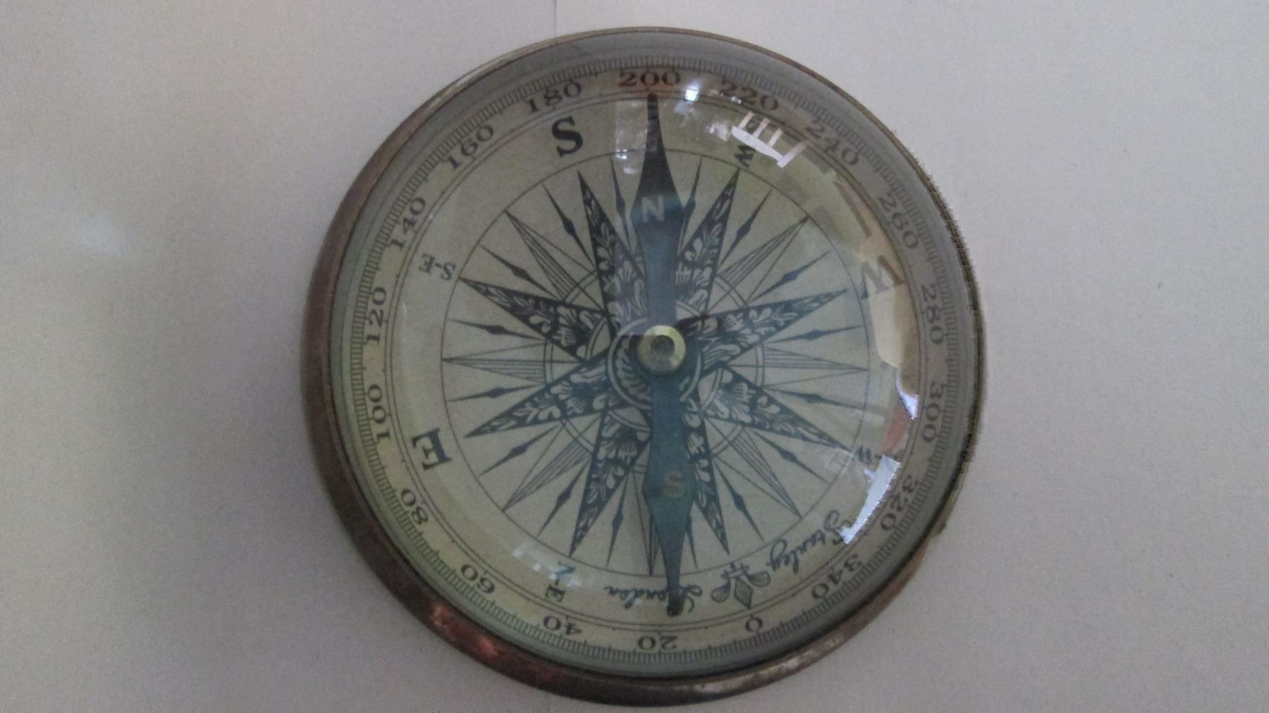 GPS & Strumenti di misurazione: Wunderschöner nostalgischer Schiffskompass Replik brüniert – Nuovo (secondo la descrizione) da Drochtersen venduto da Simonchen