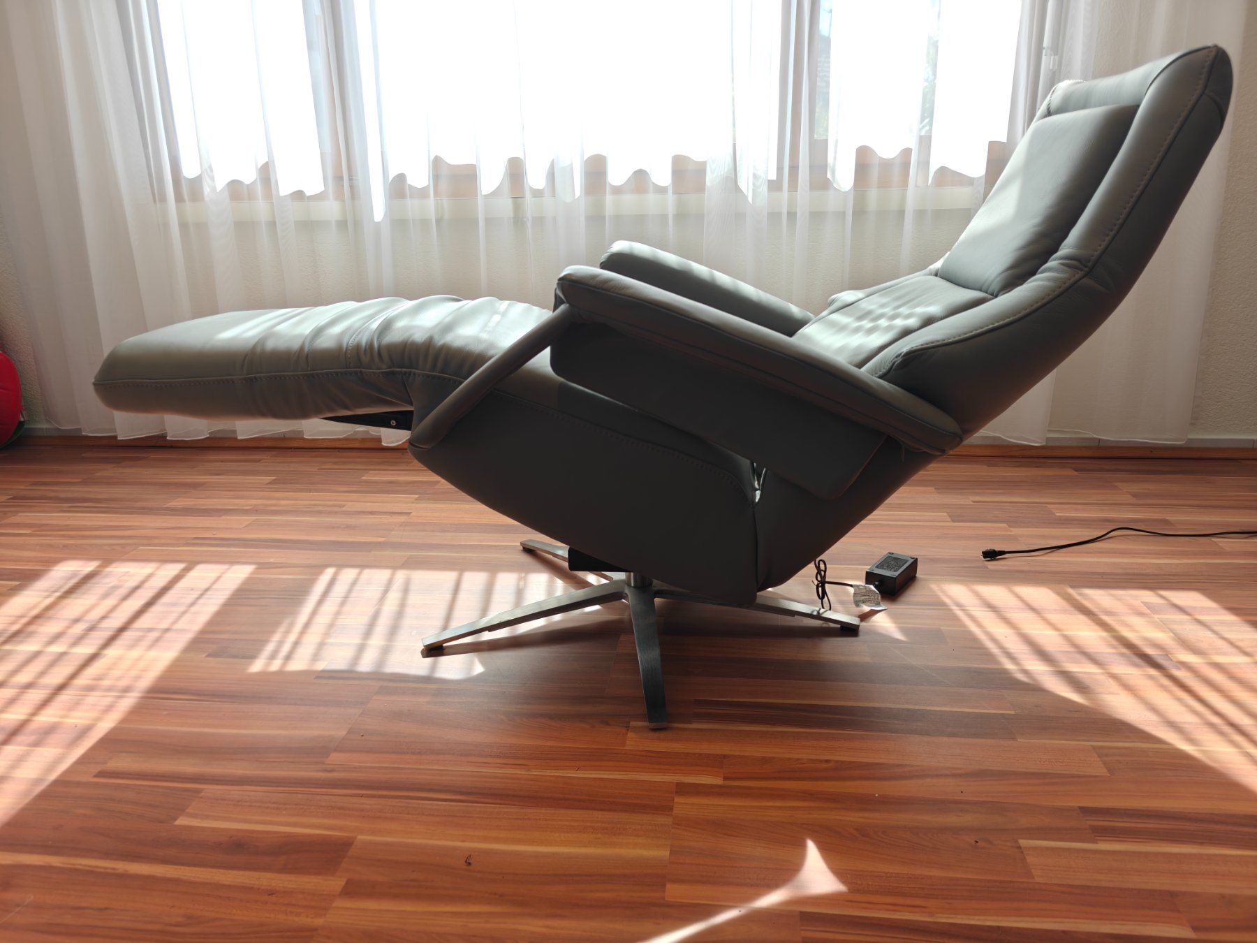 Poltrone: Design elektrischer relax Sessel Leder hellgrau, Neu! – Nuovo (secondo la descrizione) da Adligenswil venduto da Rsletu 5