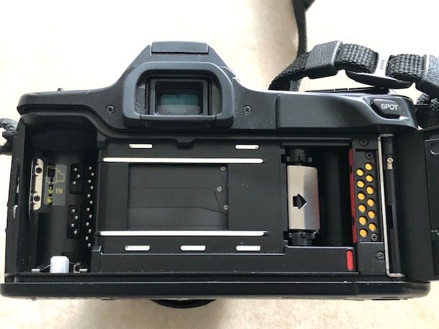 Minolta Fotocamera: Minolta Spiegelreflexkamera Dynax 7000i mit Original Blitz – Usato da Riehen venduto da Dodolineli 2