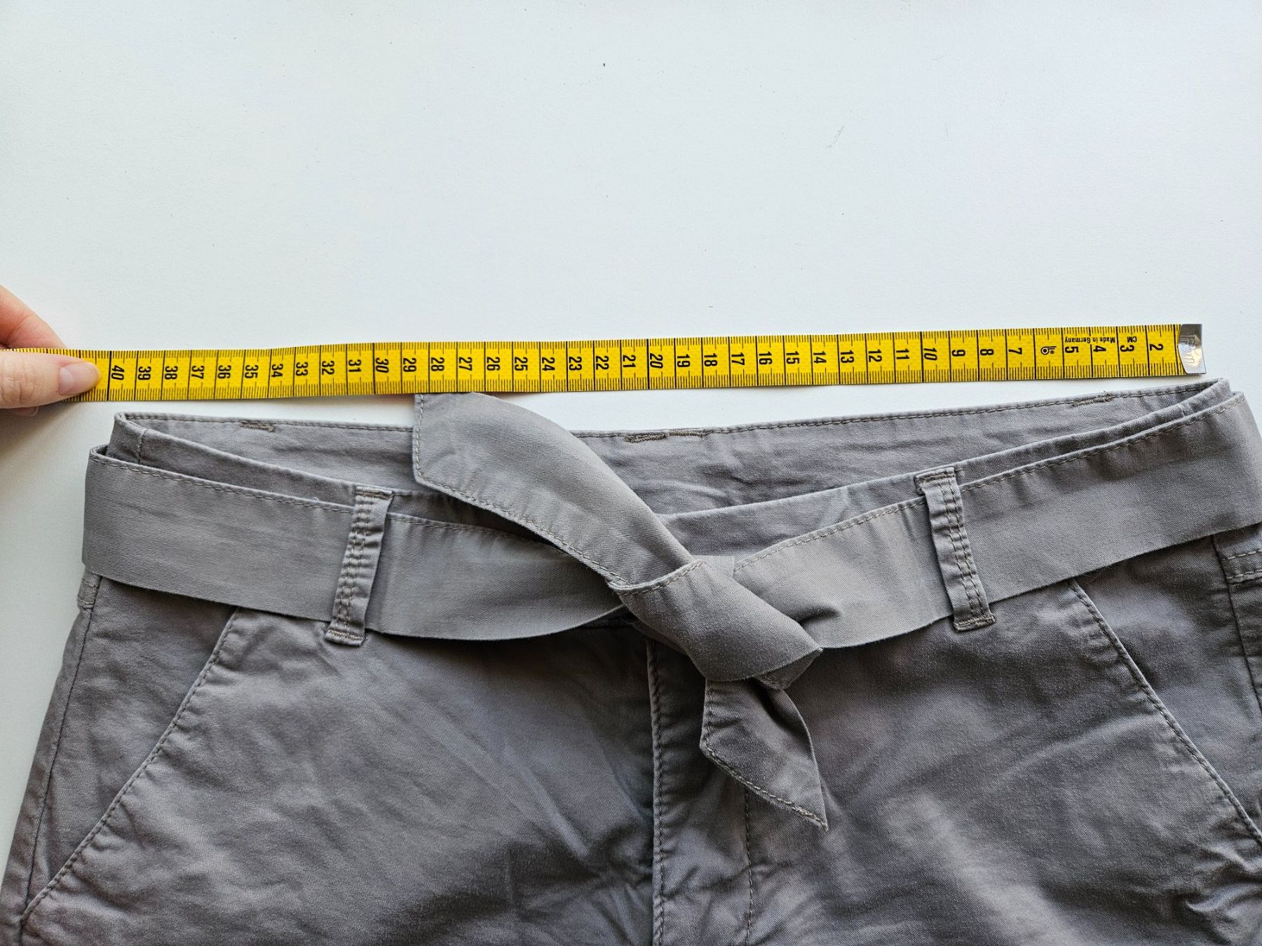 Pantaloni: Kurze Hose grau Gr.36 – Usato da Schaffhausen venduto da sabrina915 2