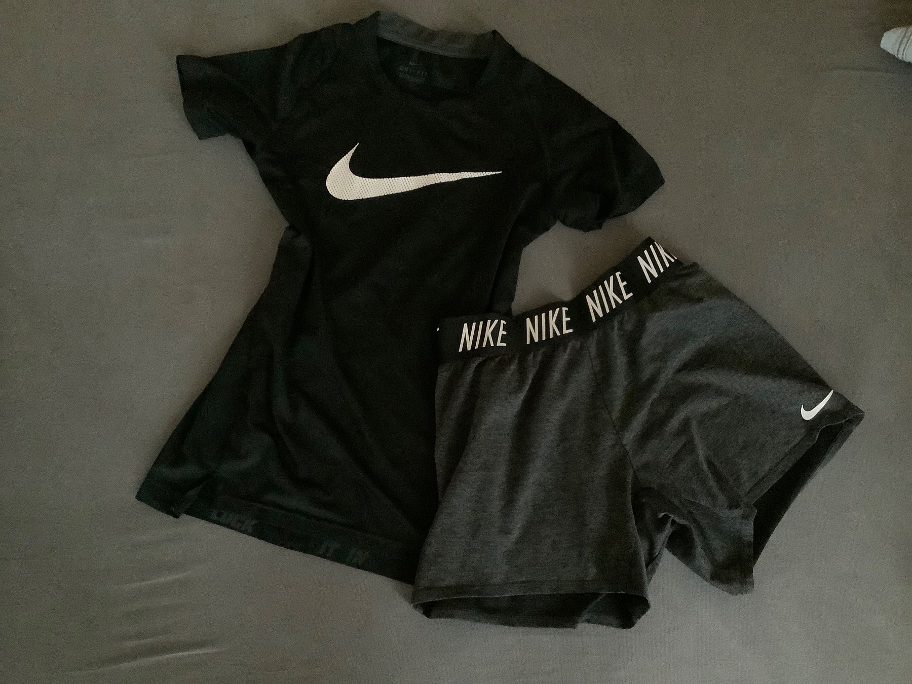 Nike Lotti & Set di vestiti: Sporttenue – Usato da Uznach venduto da manulas