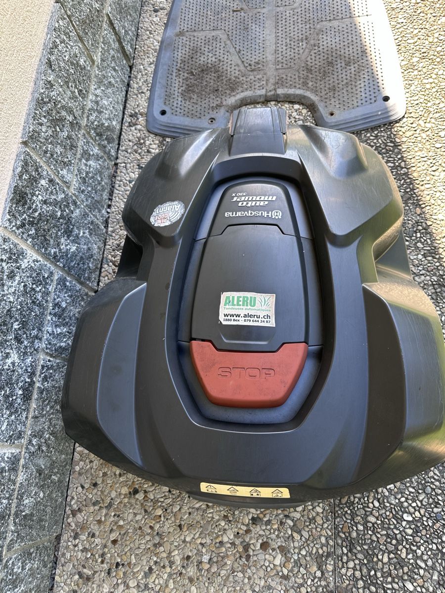 Husqvarna Tagliaerba: Husqvarna Automower 330X  – Usato da Bex venduto da roopa.gorla 1