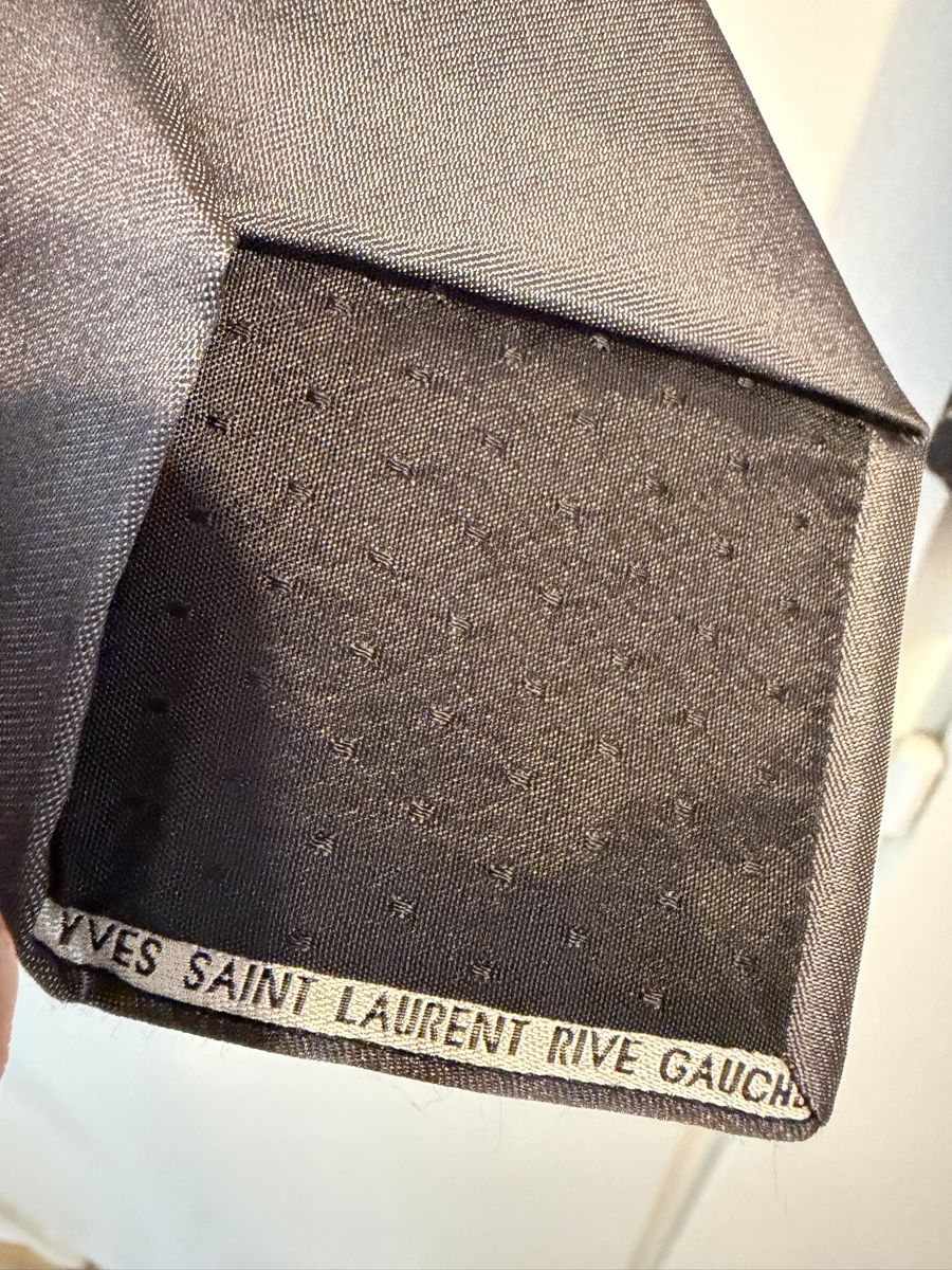 Saint Laurent Krawatten: Set di 2 cravatte Saint Laurent – Gebraucht aus Lugano von can_xdd8 9