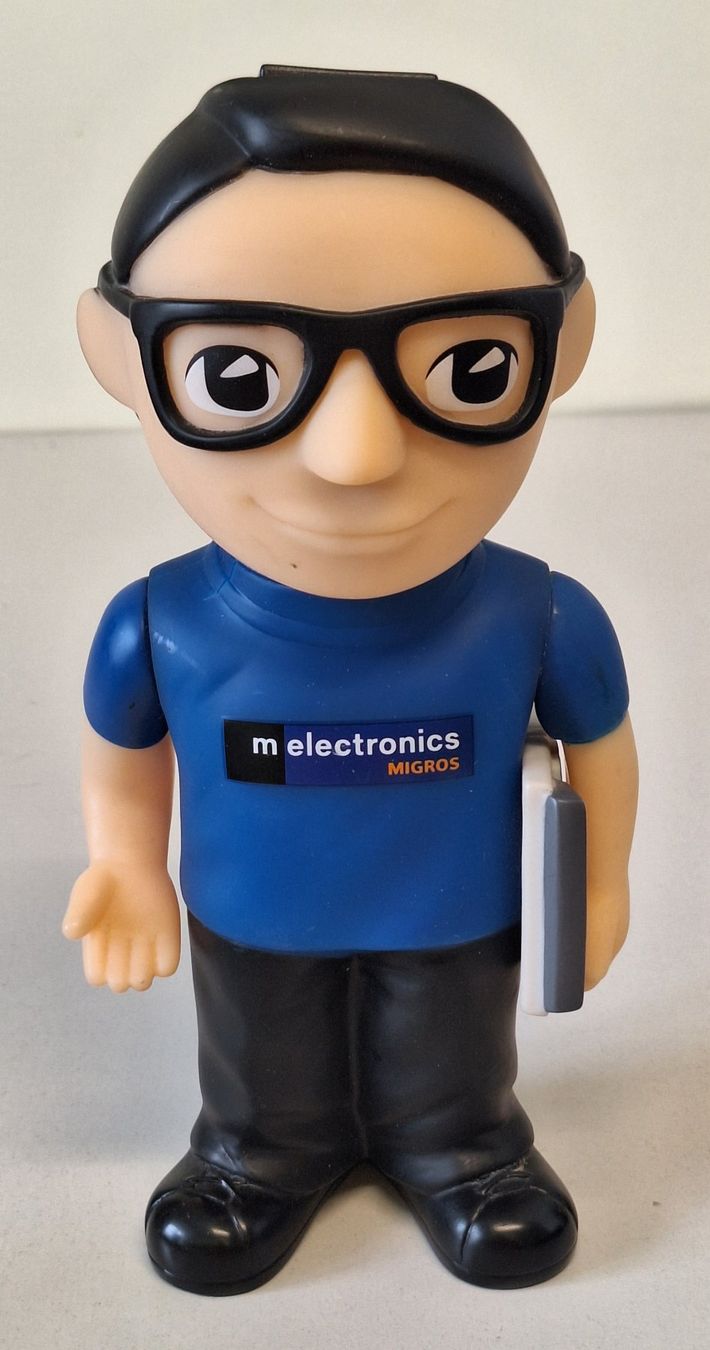 Migros Statuette: Figur m electronis Migros Spardose Kässeli Nerd – Usato da Gurtnellen venduto da Rhino77