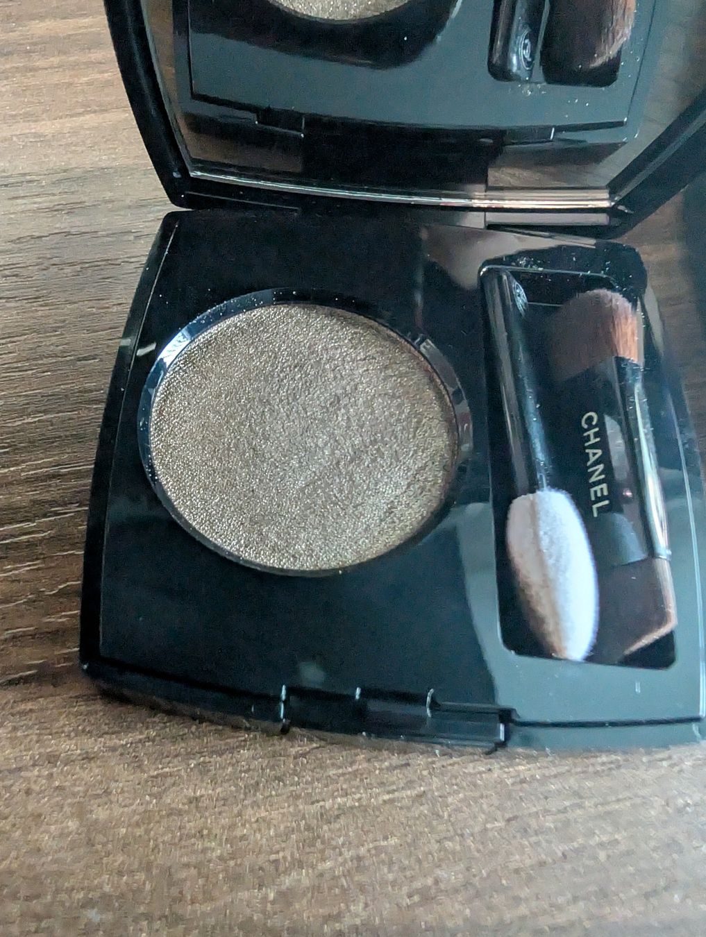 Chanel Make-up: Chanel Ombre Essentielle, 2 teintes – Usato da Buchillon venduto da BarbaraS-D 1