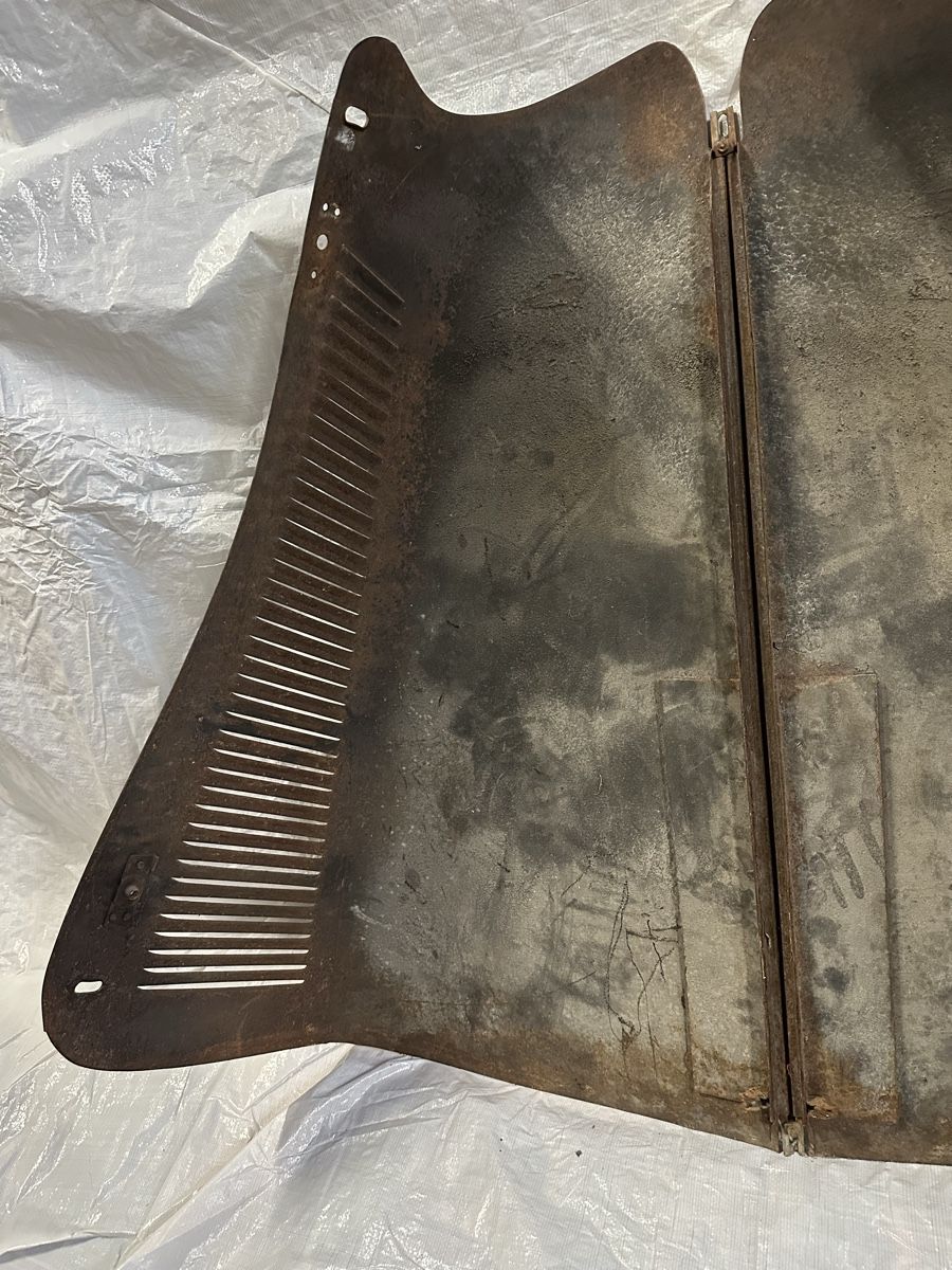 Tutti pezzi di ricambio auto: Originale Motorhaube Oldtimer – Usato da Villmergen venduto da Bezdupe 9