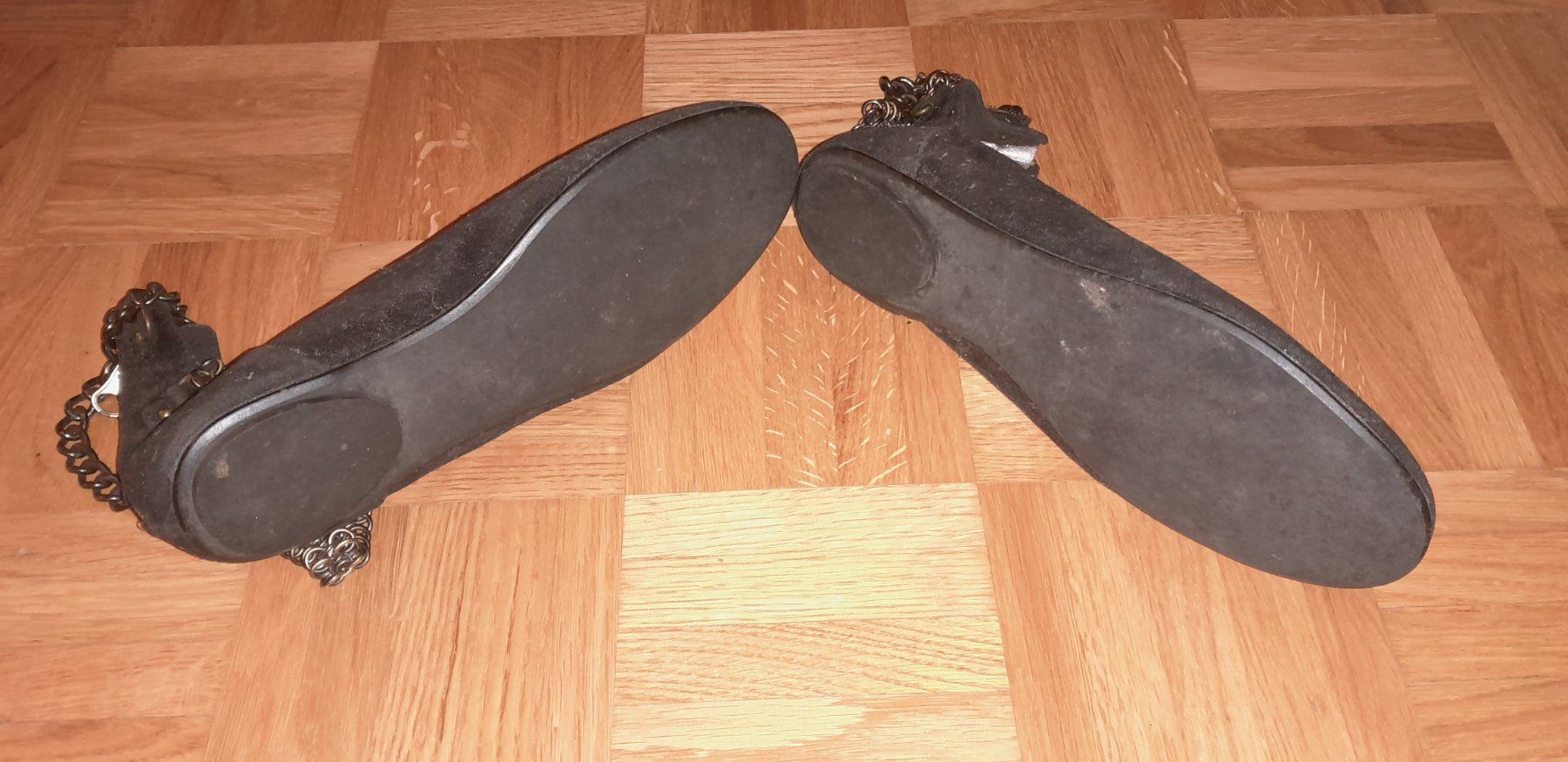 Benetton Scarpe da donna: Schwarze Benetton Ballerinas mit Kette – Usato da Horgen venduto da Amanda30 2