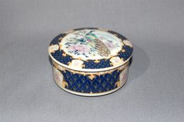 Dekorative runde, Japanische Deckeldose mit Pfauenmotiv