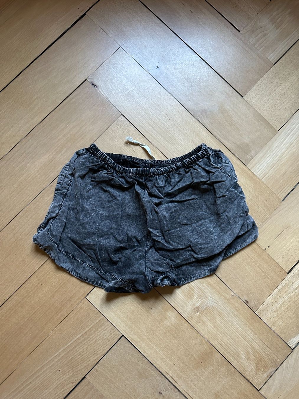 Brandy Melville Pantaloni: BRANDY MELVILLE - Shorts schwarz washed S – Usato da Zürich venduto da Diazaio 2