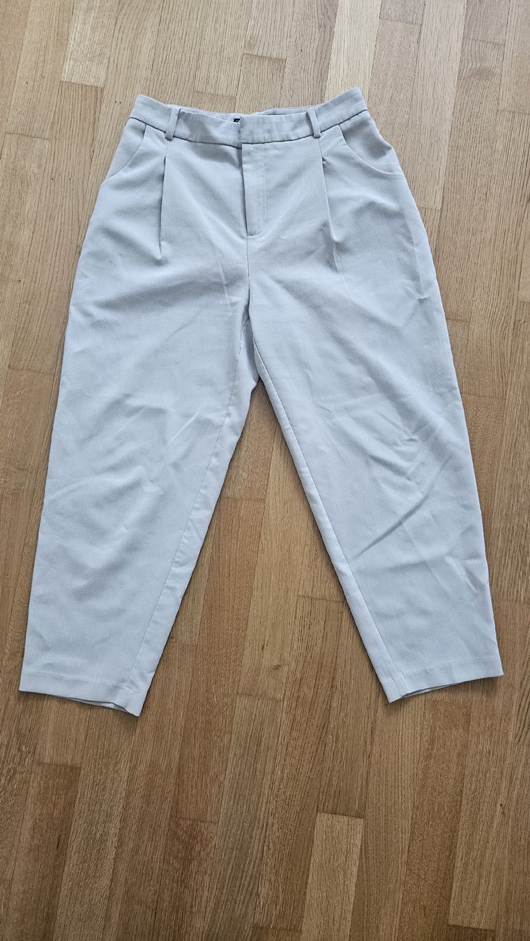 Zara Pantalons: Zara Bundfaltenhose, Beige, Grösse S – D'occasion à Wetzikon ZH par ELIVNE 1