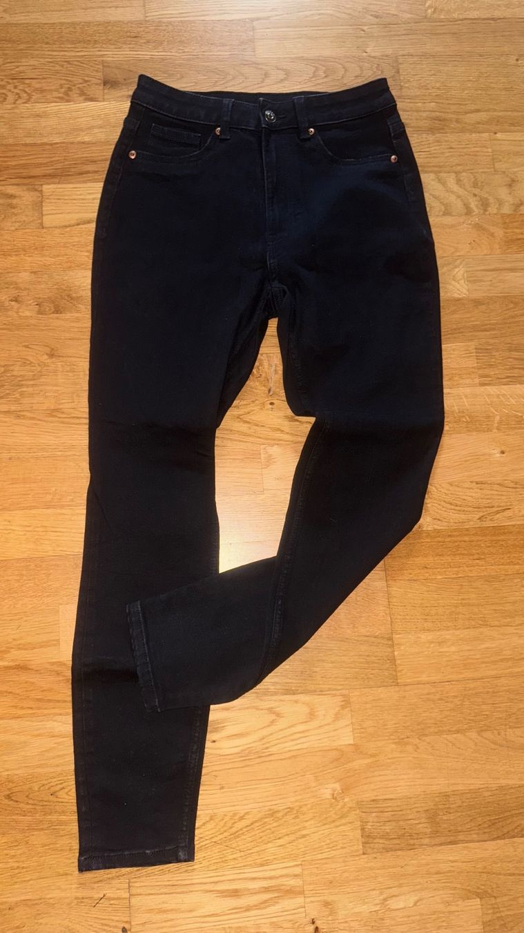 H&M Jeans: Jeans H&M Divided, 38 – Usato da Gümligen venduto da morticiaaddams
