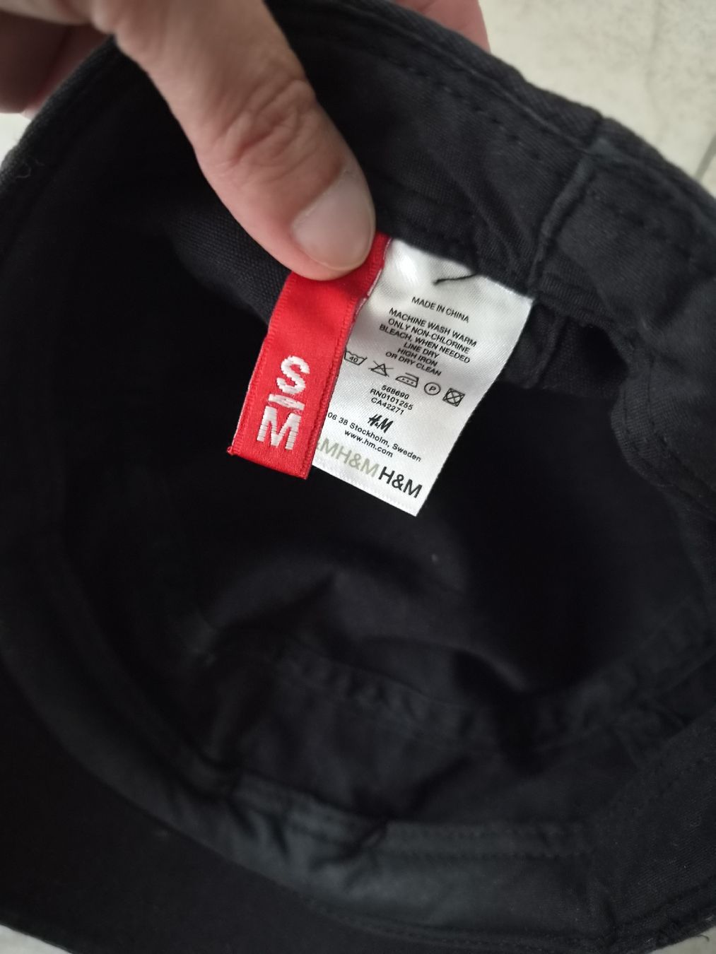 H&M Chapeaux, bonnets & casquettes: Kappe H&M schwarz, Grösse S/M – D'occasion à Niederrohrdorf par Miripfiri 4