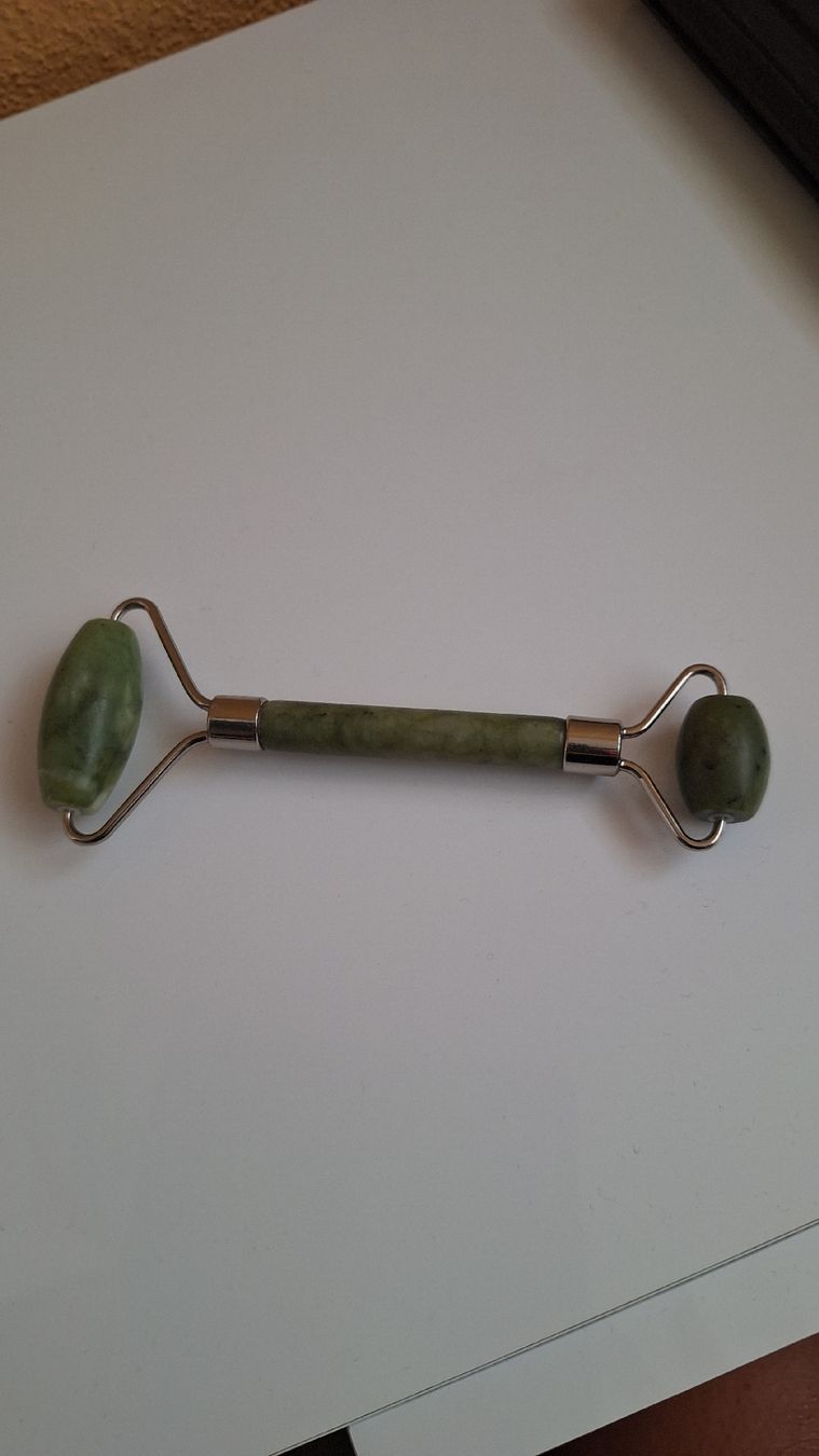 Yves Rocher Cura del viso: Luxurious Jade Crystal Roller – Nuovo (secondo la descrizione) da Dintikon venduto da lec_89sx 1