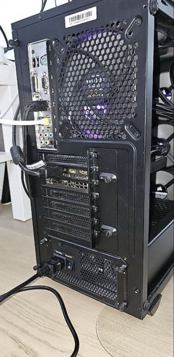 Nvidia PCs: Gaming PC Nvidia RTX2080ti & AMD Ryzon 3800x – D'occasion à Oberfrittenbach par YJO 1