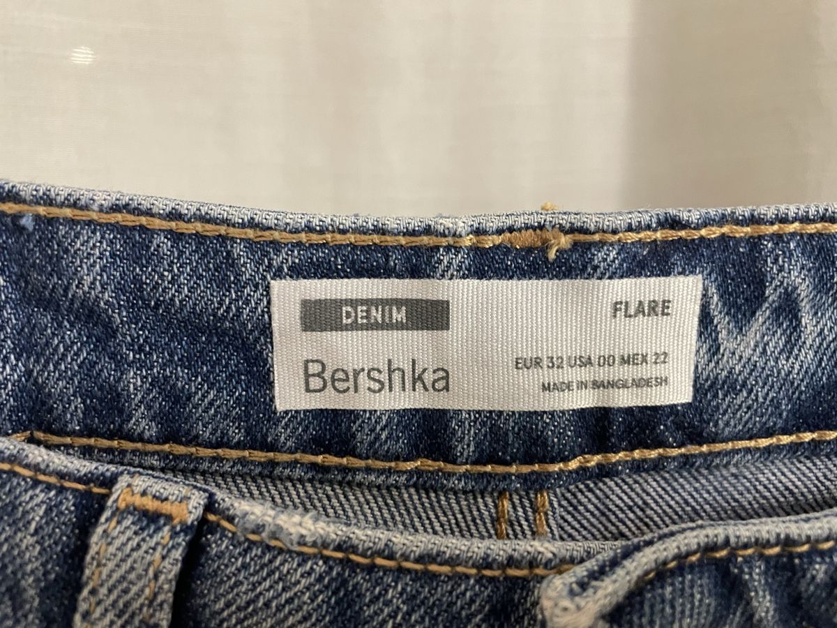 Bershka Jeans: Flare Jeans Bershka 32 – Neu (gemäss Beschreibung) aus Stäfa von Phphch 2