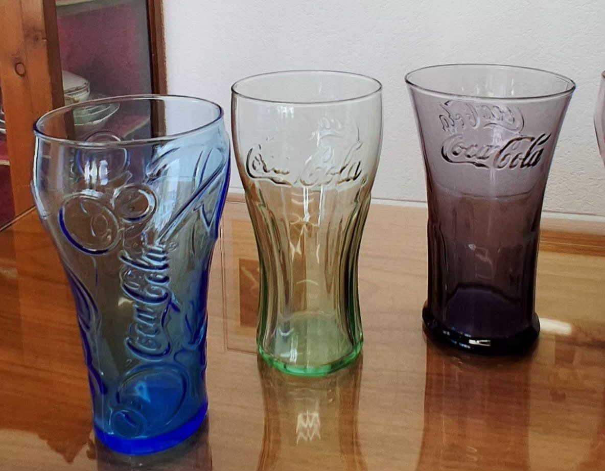 Coca-Cola Gläser: Coca-Cola Gläser Set 6 stk, Verschiedene Farben – Gebraucht aus Sonceboz-Sombeval von ant_cd5j 6