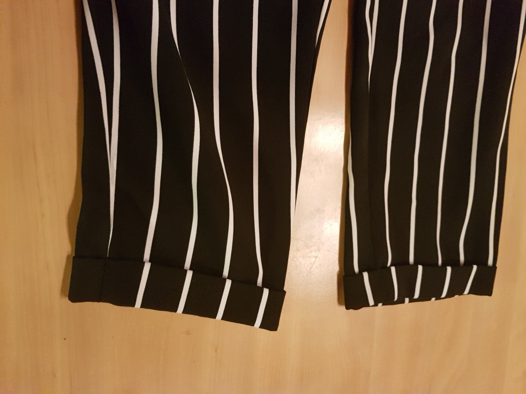 Pantaloni: Pantalon taille 26 marque Pull & Bear avec ceinture – Usato da Villiers venduto da san_jn5w 7