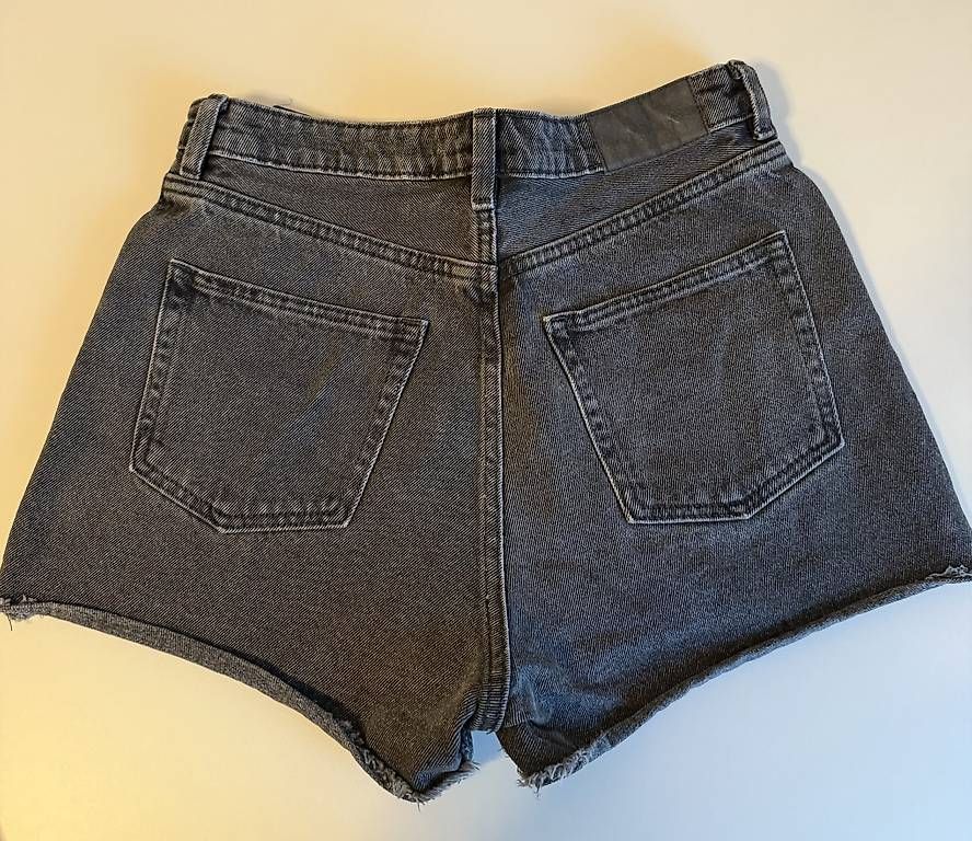 Pantaloni: Shorts (36) – Usato da Herisau venduto da Fashionata0609 1