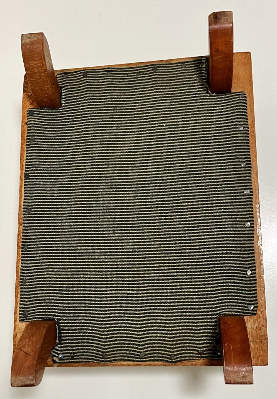 Sgabelli: Möbel Schemel Tabouret Tritthocker Holz braun Stoff Goblain – Usato da Wangen b. Olten venduto da Buntgemischt 6
