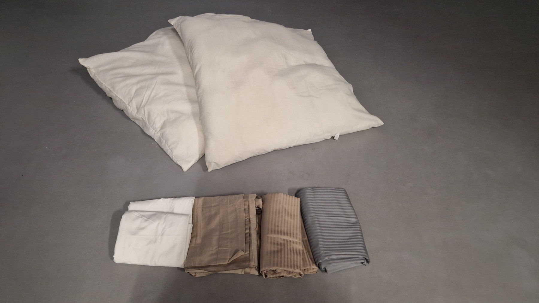 Cuscini: Grosse Kissen & Bettwäsche-Set – Usato da Chur venduto da wow25
