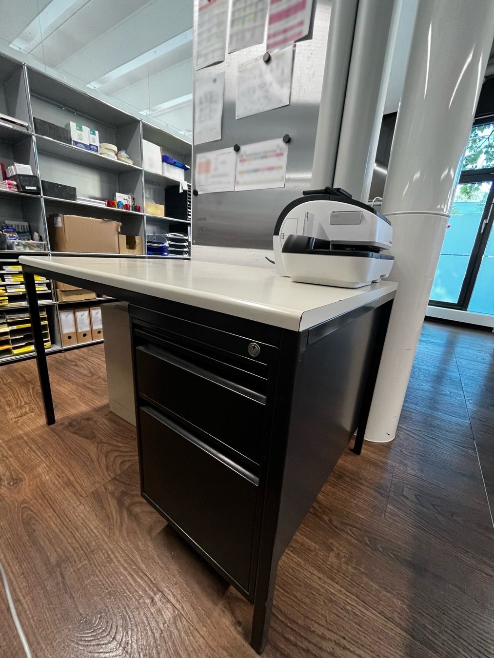 Schreibtische: Bürotisch Stahl mit Schubladen – Gebraucht aus Luzern von sab_h2l7 1