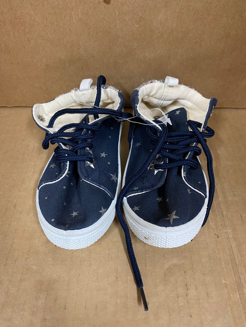 Schuhe für Jungen: Kinder-Sneaker Grösse 30 Sterne-Muster – Gebraucht aus Eschlikon TG von RamonaSt