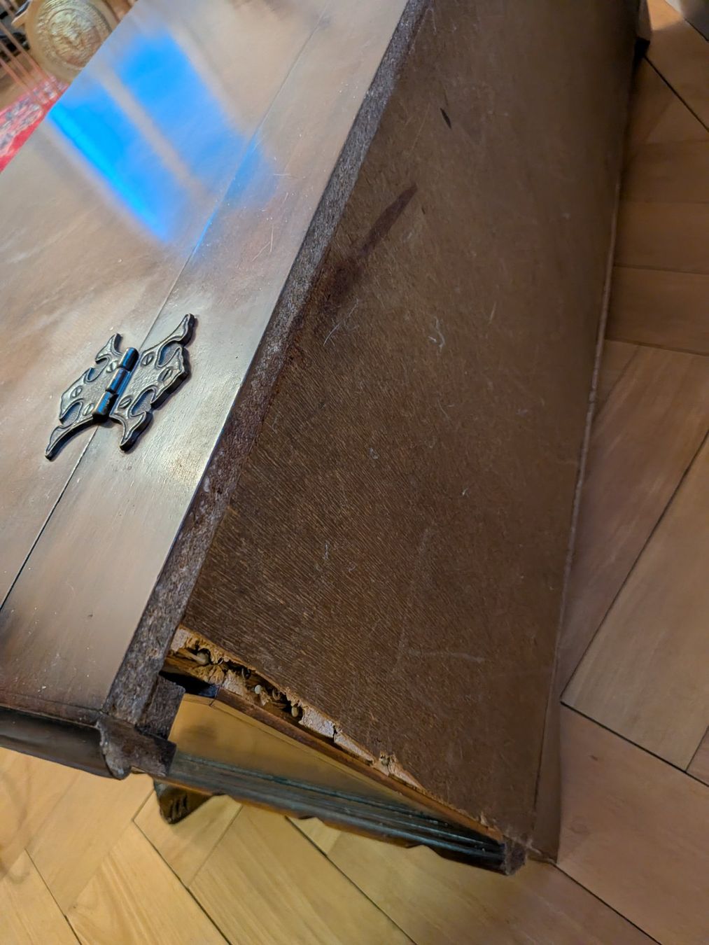 Cassapanche: Antike Holztruhe mit Schnitzereien – Usato da Dietfurt venduto da Subforce1853 8