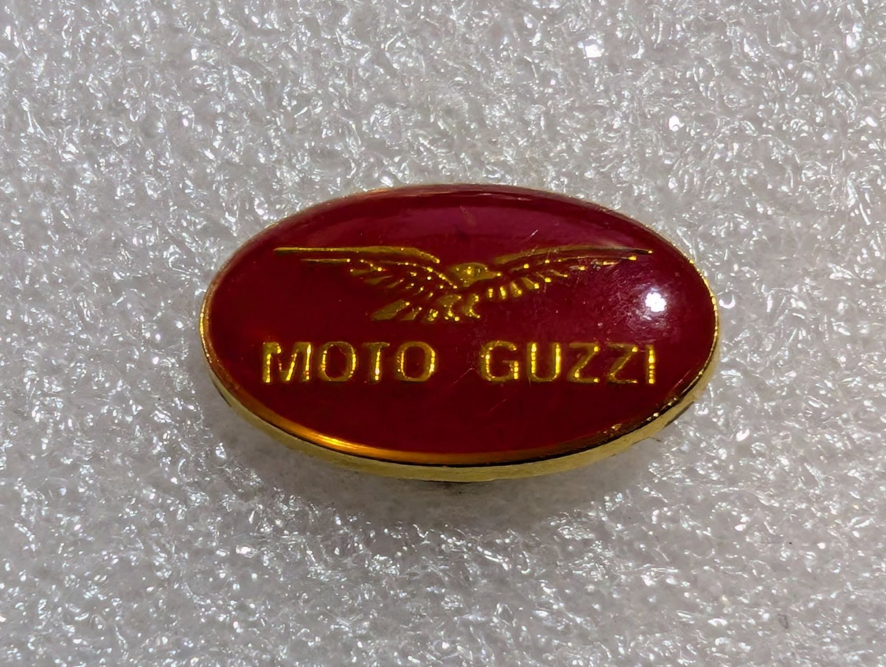 Plaquettes & Badges: Ansteckpin 268: Moto Guzzi – D'occasion à Oppligen par Pin-Fall-Shop