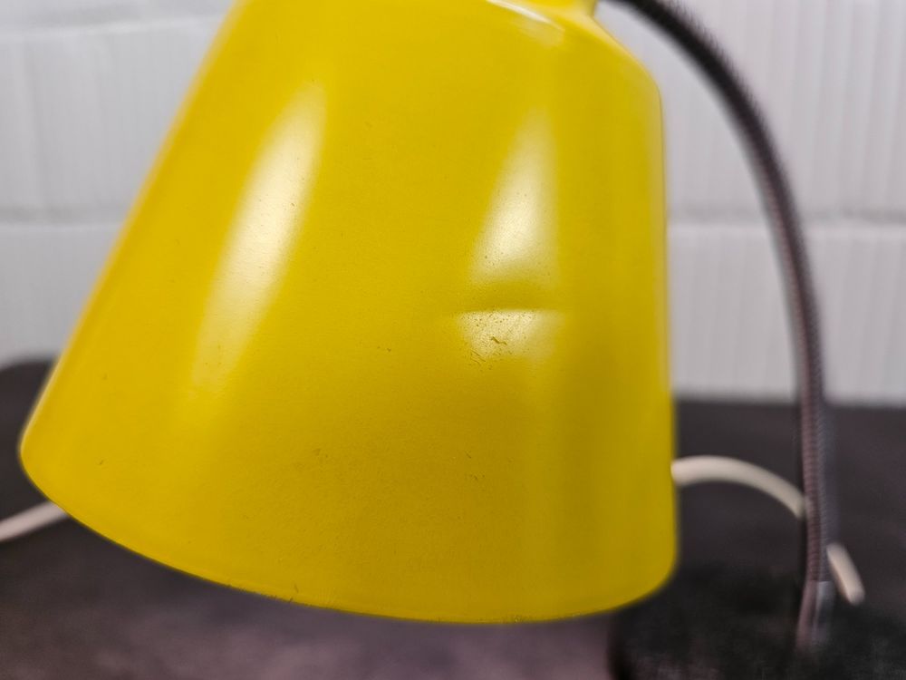 1960s Desk Lamp Schwanenhals Tischlampe gelb mit Guss-Sockel | Kaufen ...