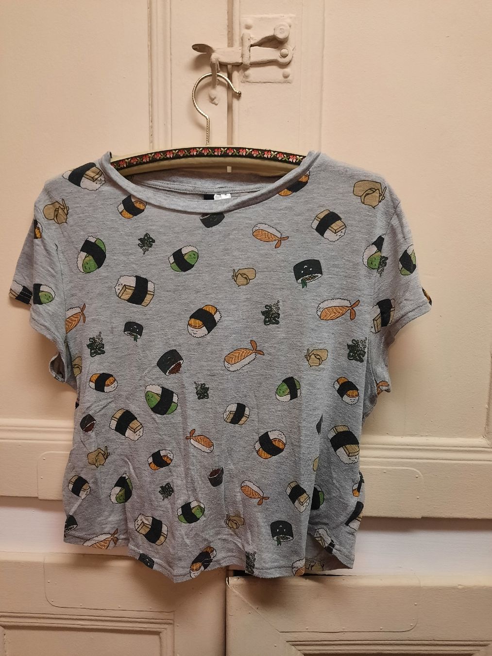 H&M T-Shirts: Tshirt Sushis Divided – Gebraucht aus La Chaux-de-Fonds von cel_k2b7