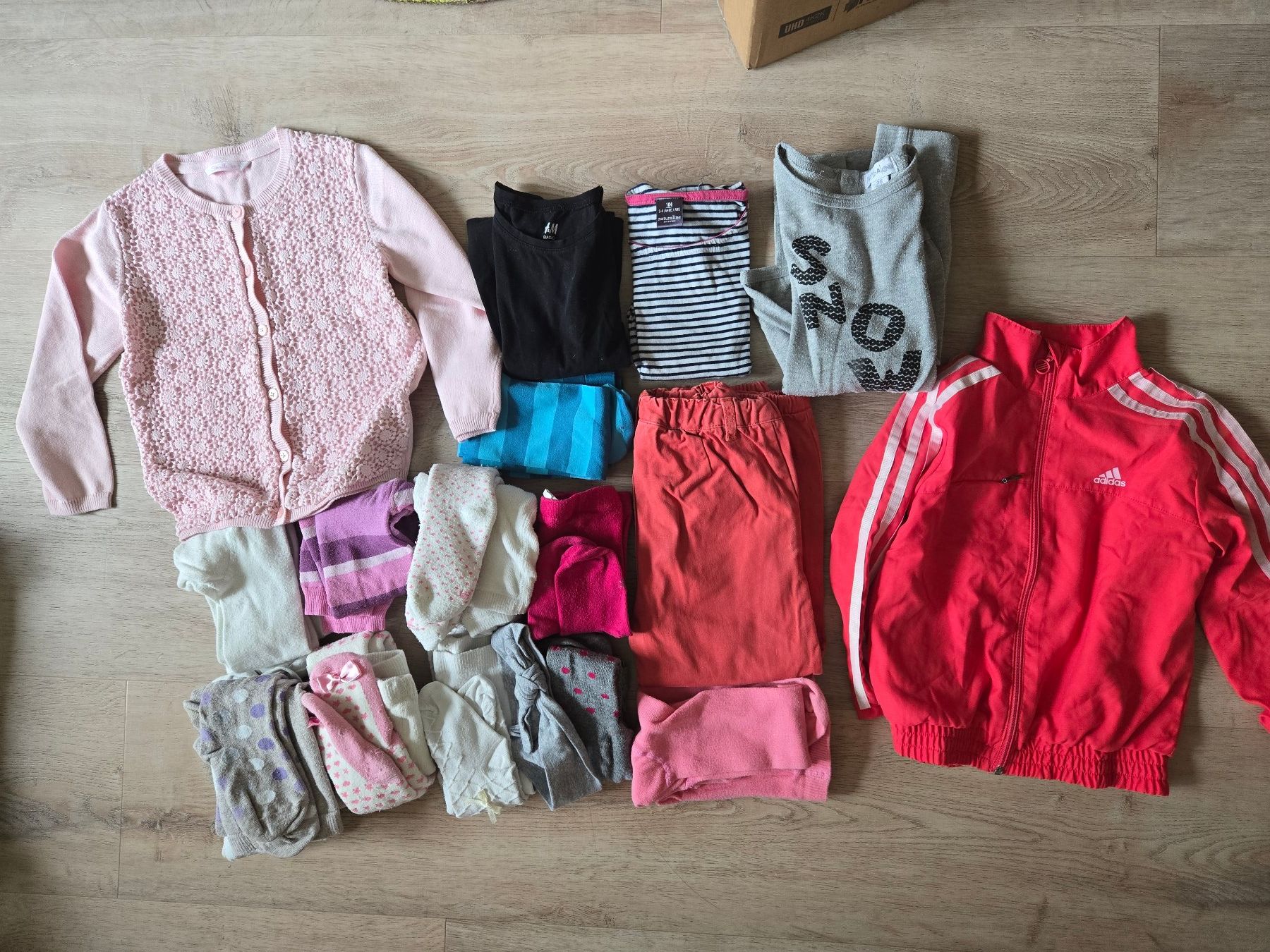 Lotti & Set di vestiti: Mädchen Kleiderpaket Grösse 98/104 - Schnäppchen! – Usato da Delémont venduto da mvl_l76c