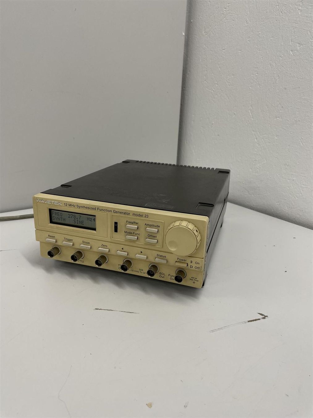 Messen: Wavetek Synthesized Function generator – Gebraucht aus Niederdorf von LeptonAG