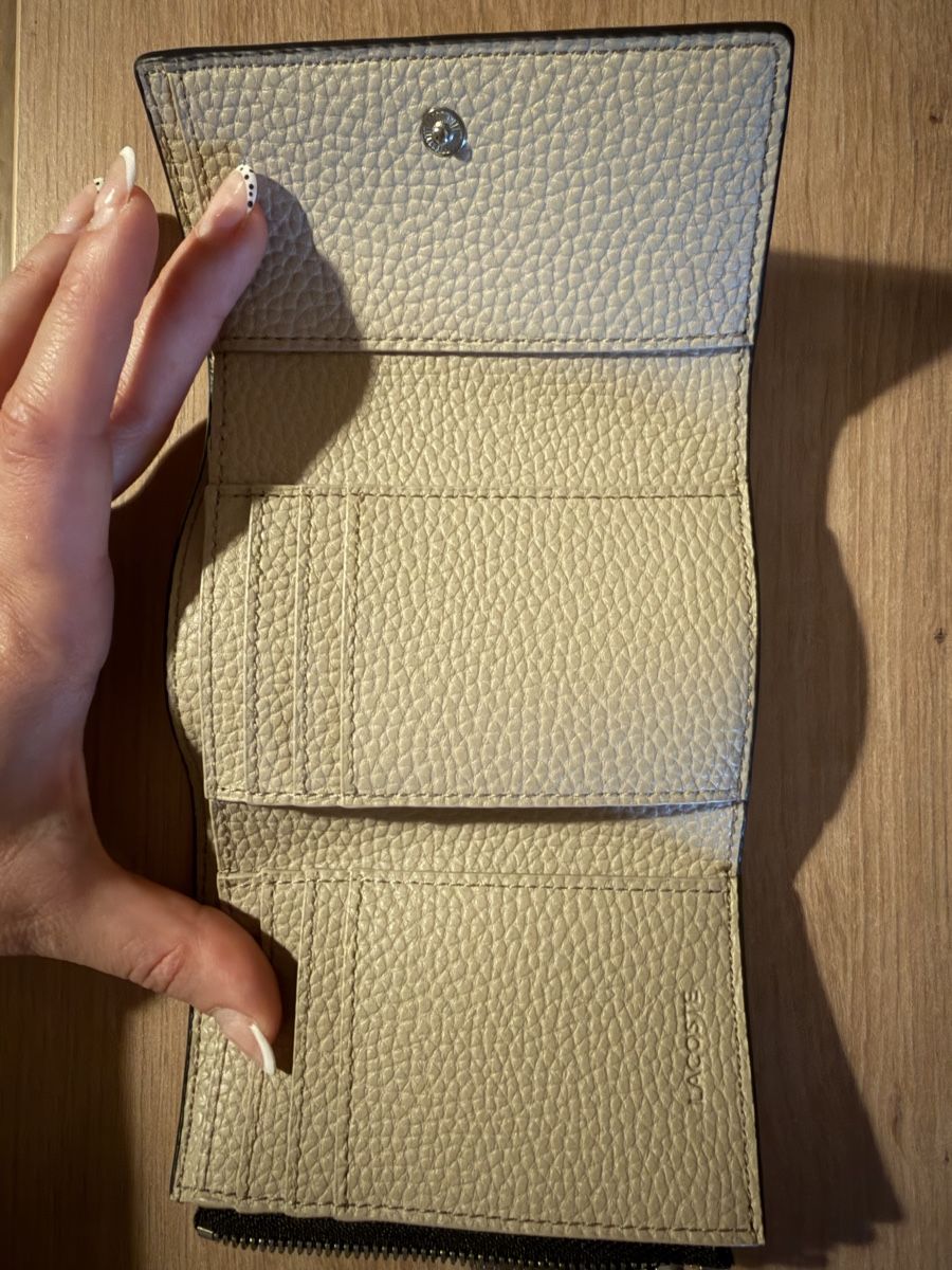 Lacoste Portafogli: Portefeuille Lacoste  – Usato da Hauterive NE venduto da ann_v7d6 2